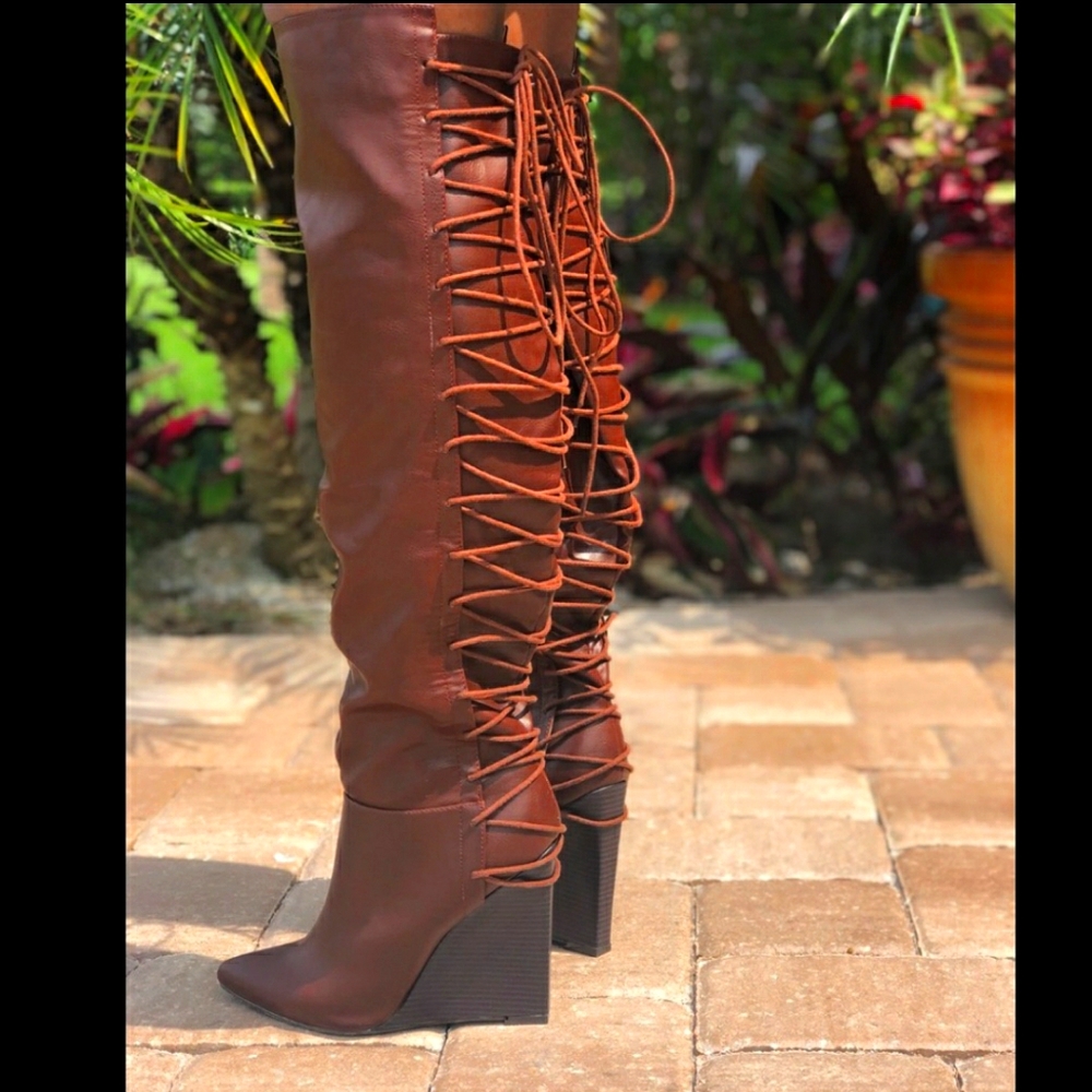Basically new corset knee boots 😍